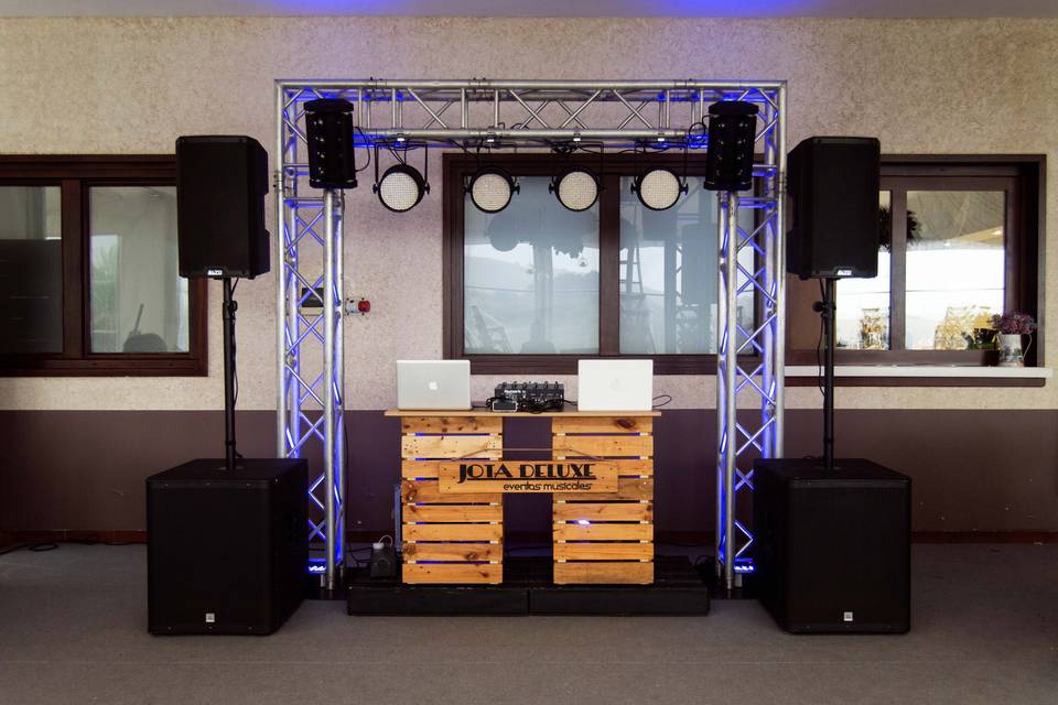 Cabina DJ de madera