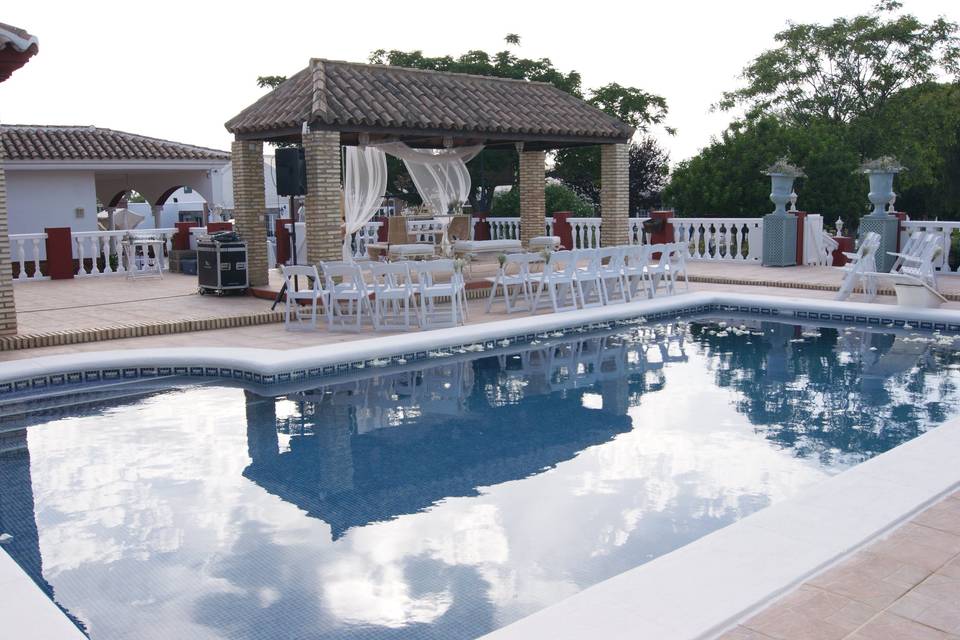 Boda civil en piscina