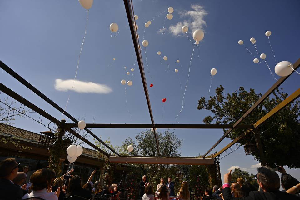 Suelta de globos en el Cigarral Adolfo