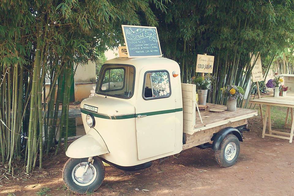 El Motocarro, mesa de buffets