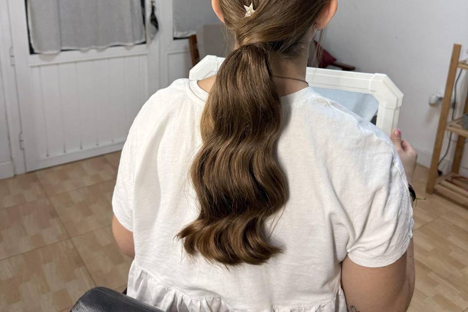 Coleta ondas al agua, novia