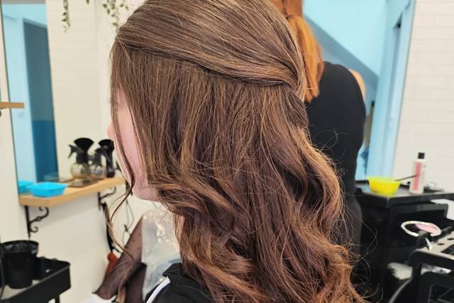 Semirecogido con pelo ondulado