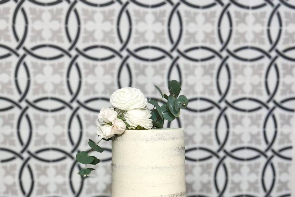 Semi naked cake
