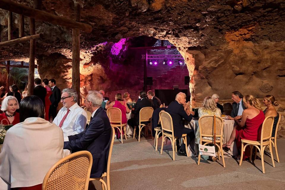 Cena en cueva