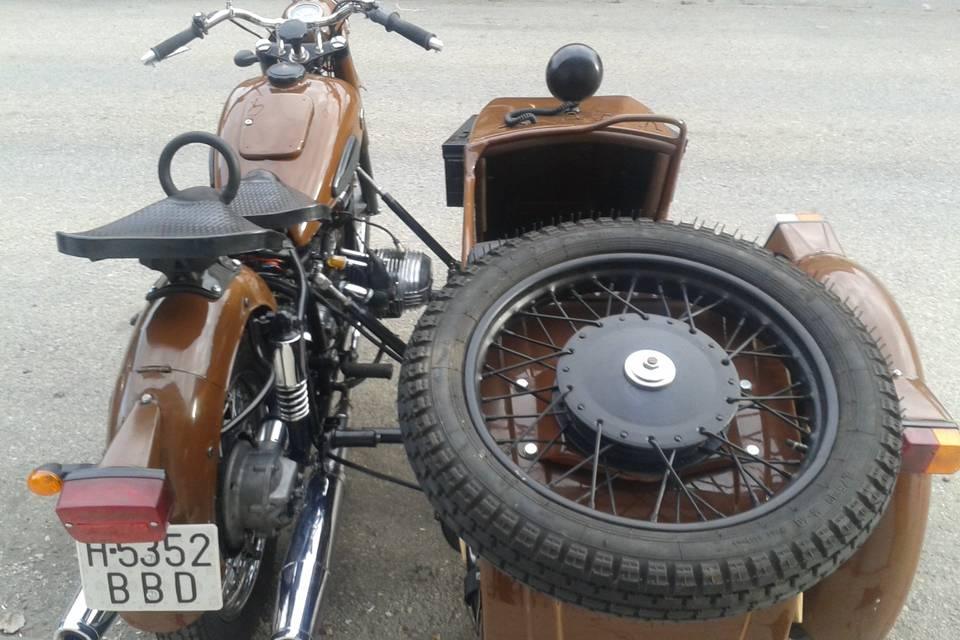 Motocicleta y sidecar