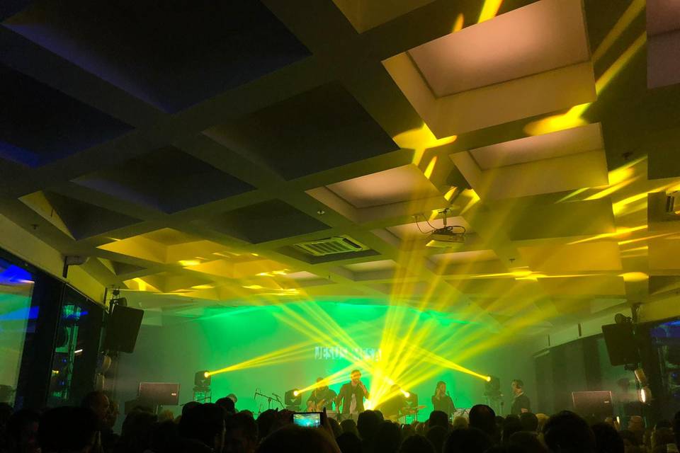 Espectáculo de luces y sonido