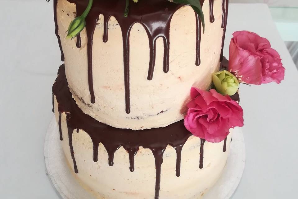 Nude cake drip cake