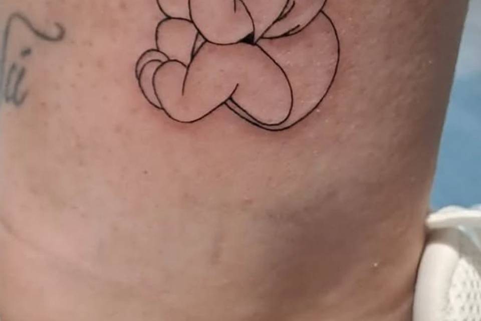 Tatuajes limpios y solidos.