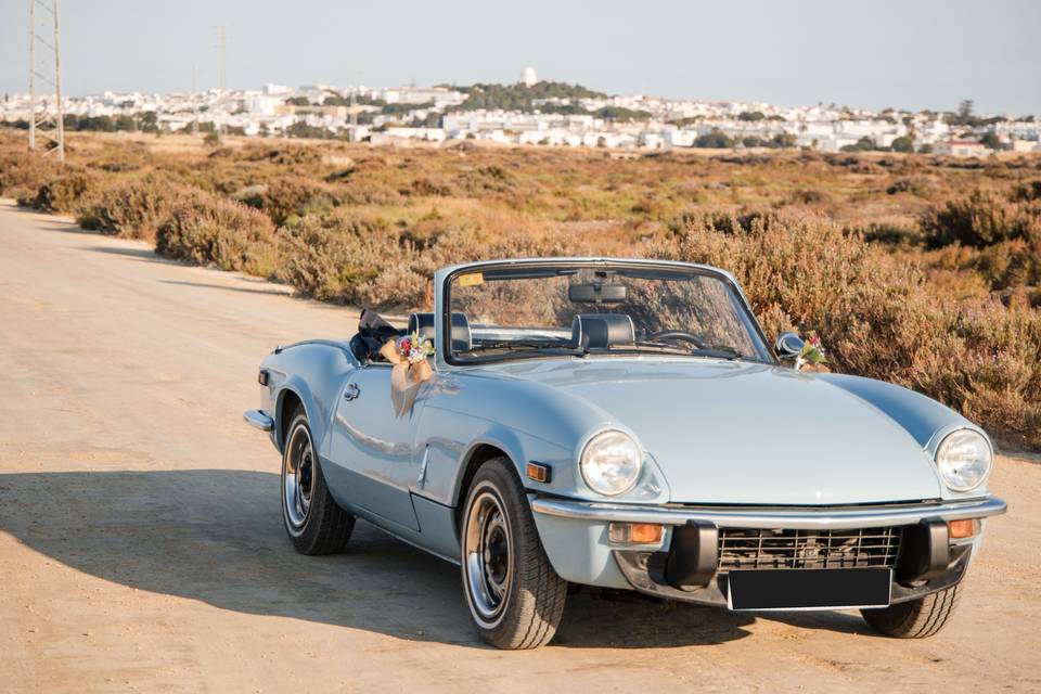 coche_convertible_azul_atardecer