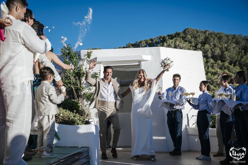 Salida de los novios
