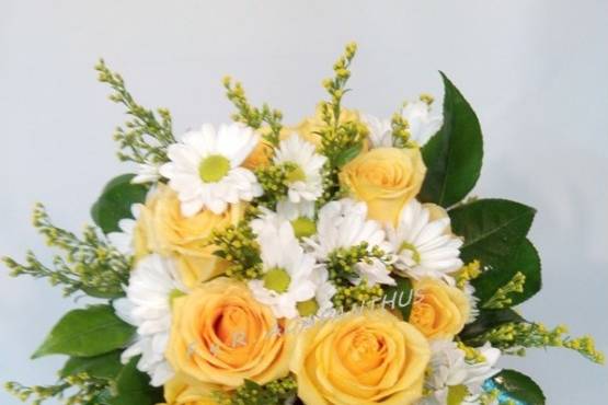 Bouquet con rosas amarillas