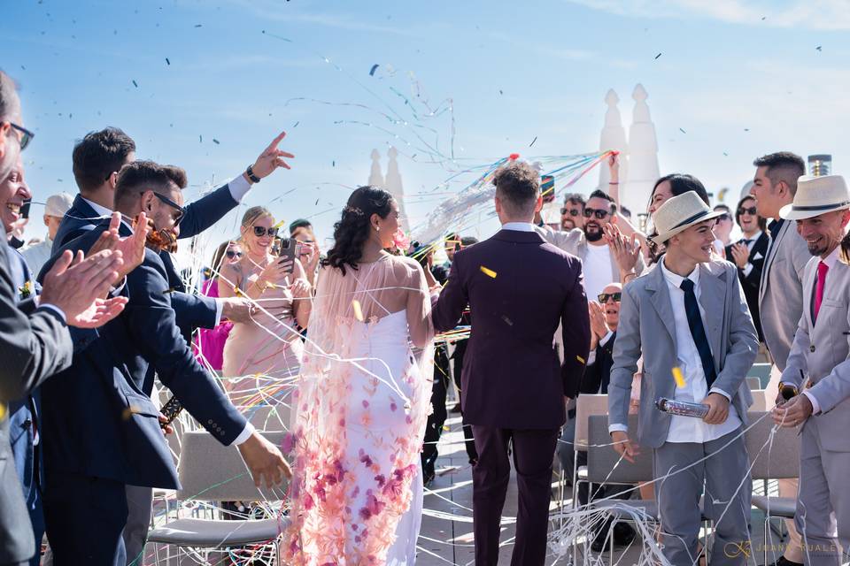 Salida de los novios