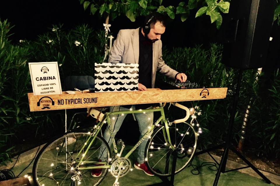 Stand dj bici antigua