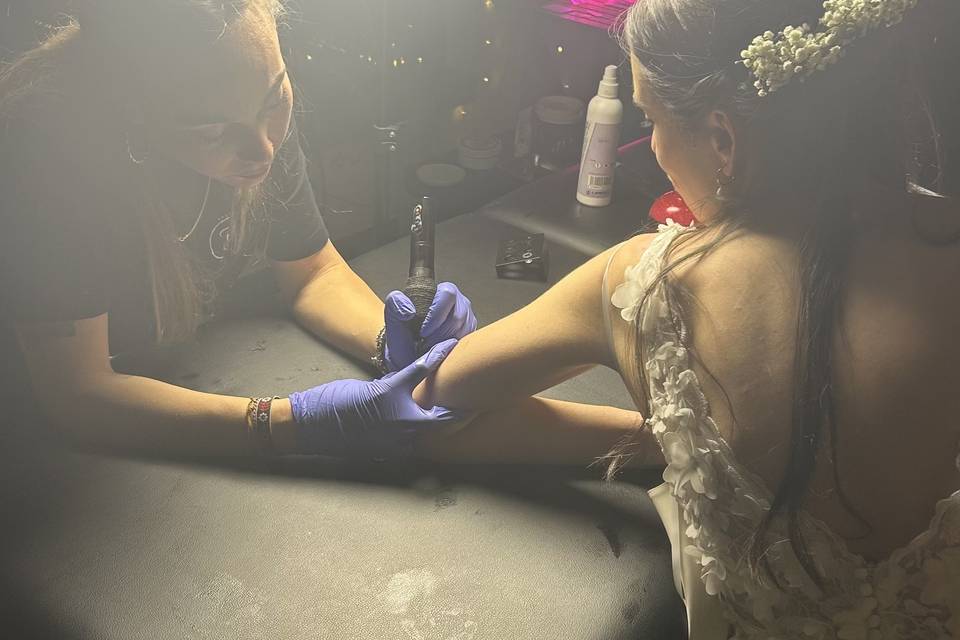 Tatuando a la novia