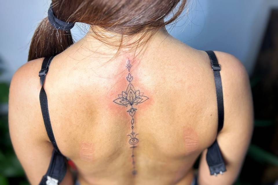 Tattoo mandala fineline