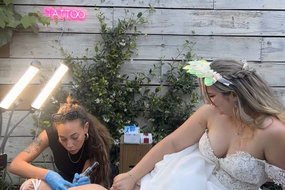 Tatuando a la novia