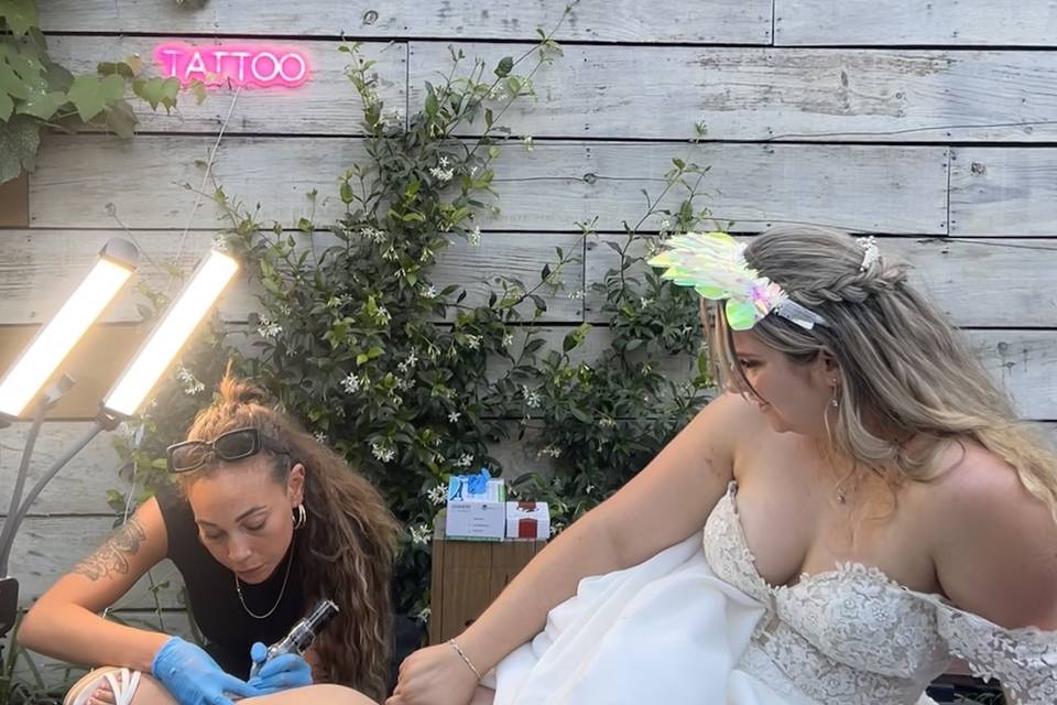 Tatuando a la novia