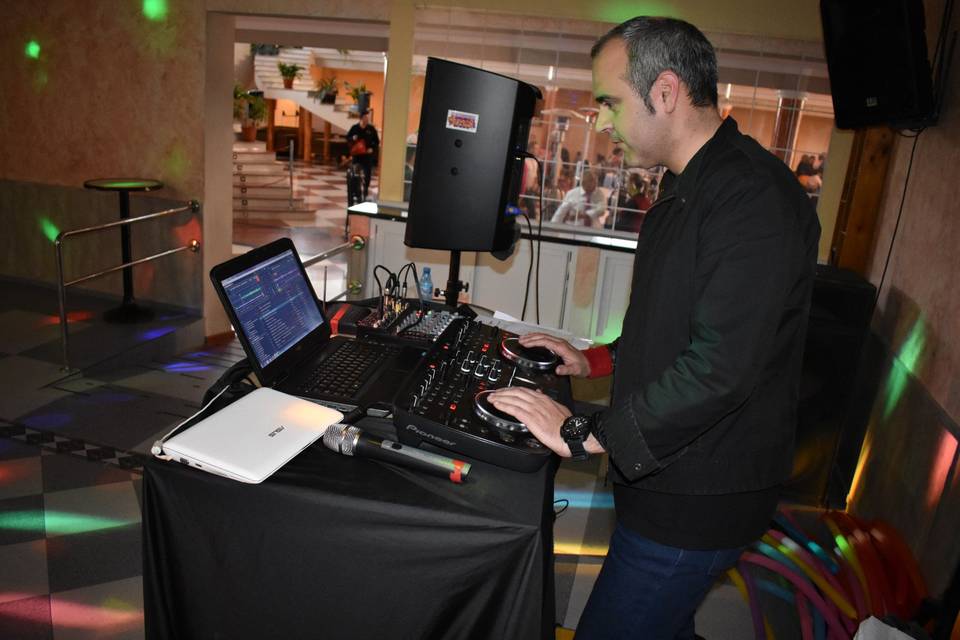 Animadores y DJ profesionales