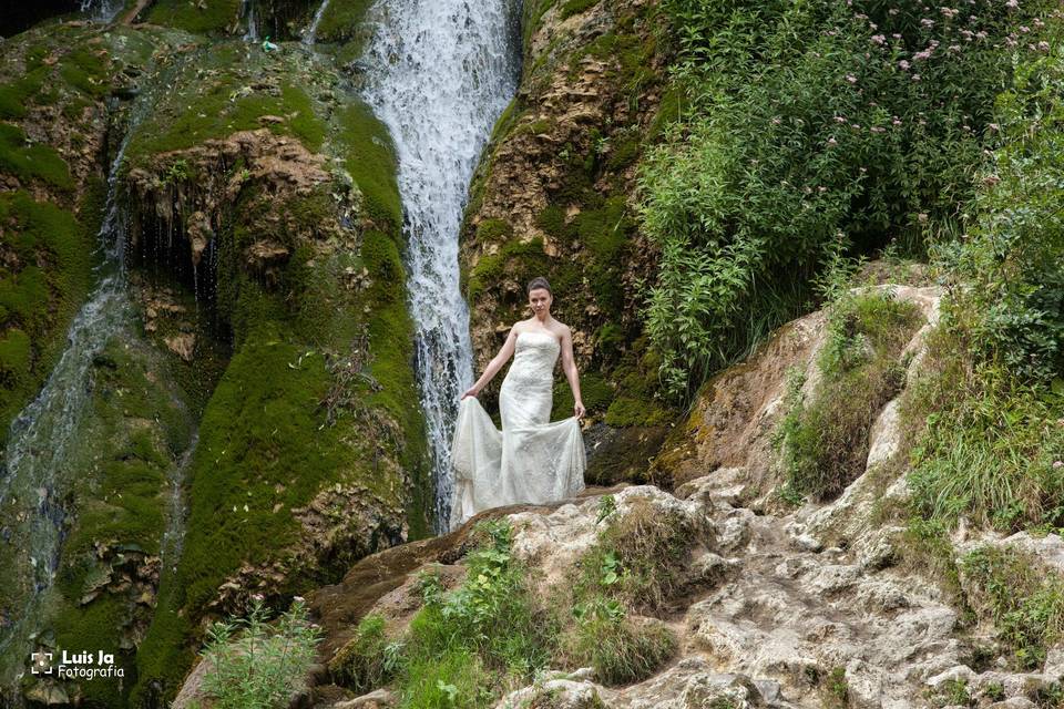 Postboda en la cascada