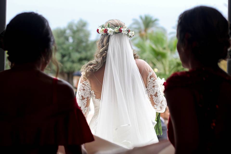 Novia de camino al altar