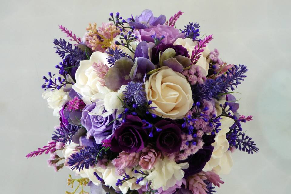 Bouquet de novia violetas y morados