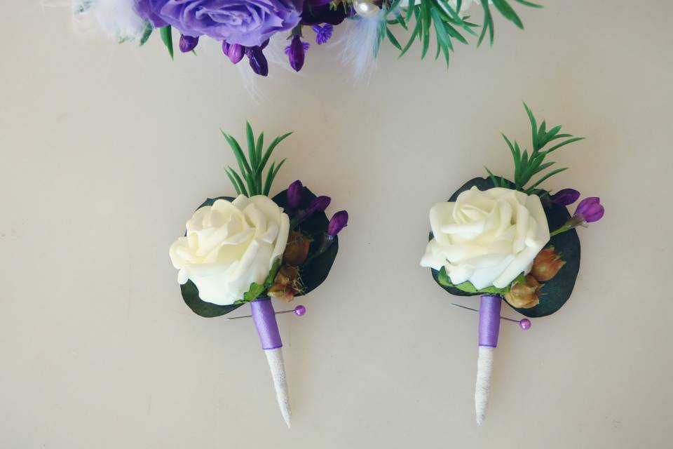 Boutonnières en violetas