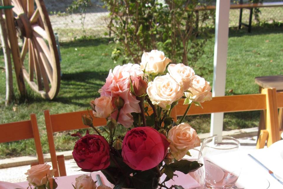 Detalle compo dahlia y rosas