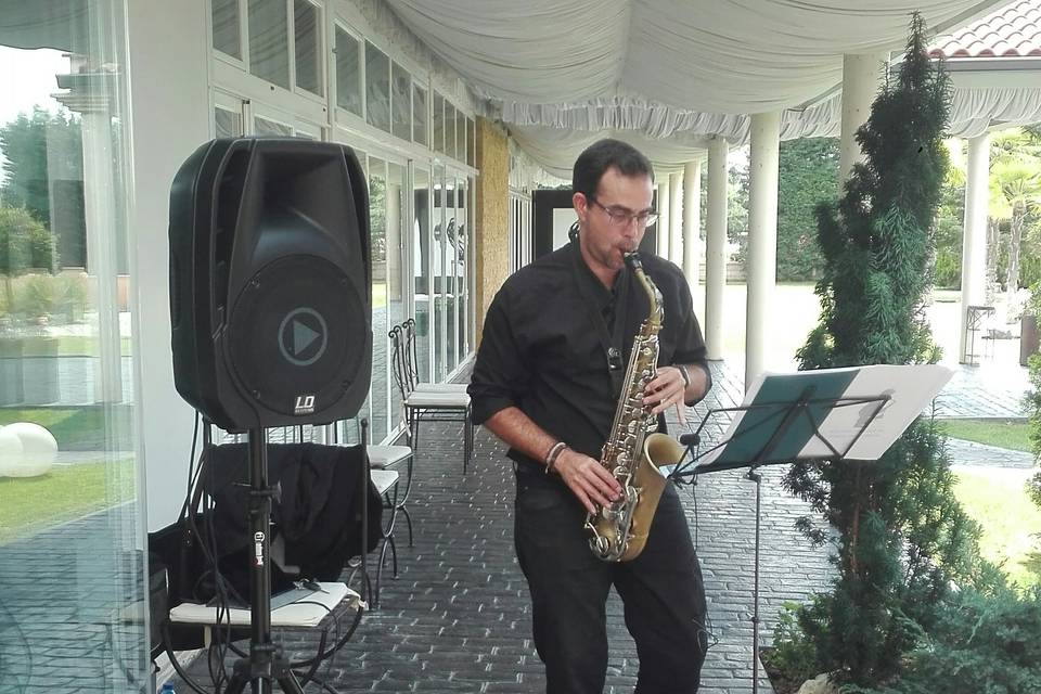 Cóctel con saxofón