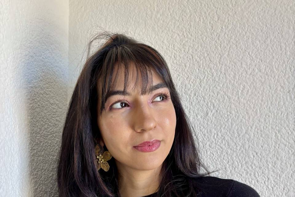 Glowy makeup
