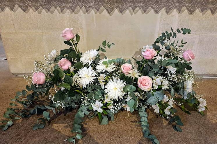 Arreglo floral para altar