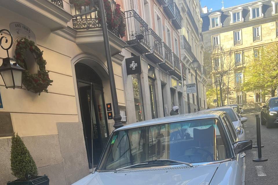 Mercedes W115, 1976