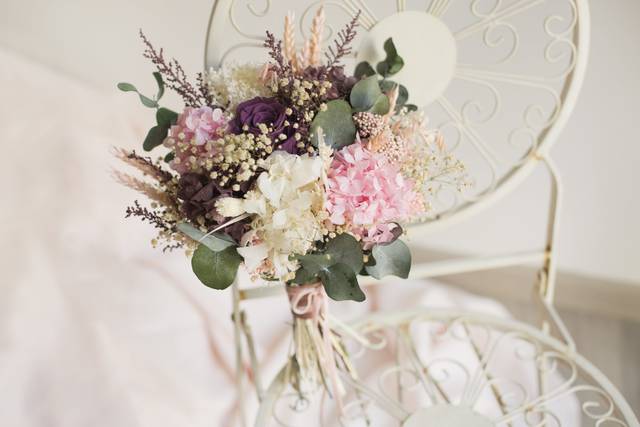 Bouquet de novia diseñado con flor preservada - Trencadissa Art floral