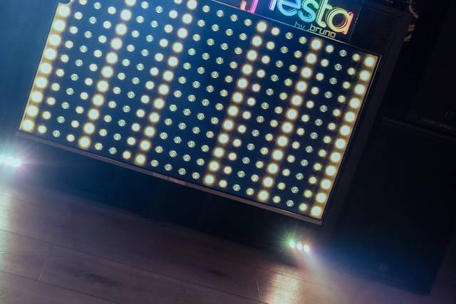 VuestraFiesta Neon