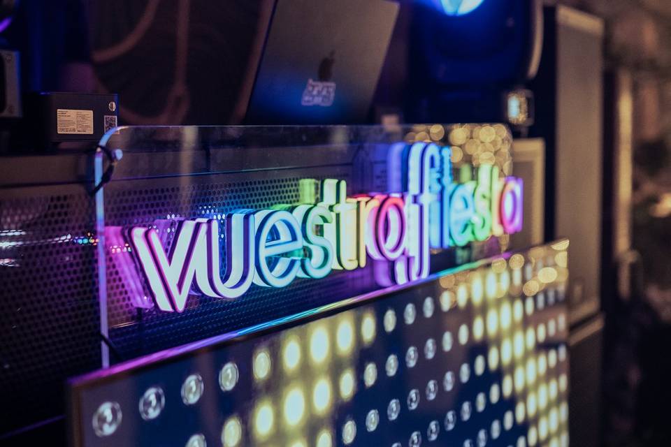 VuestraFiesta Logo