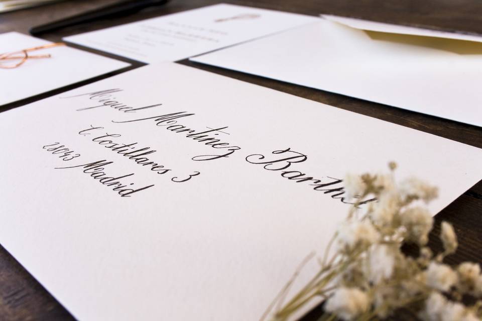 Caligrafía para sobres de invitaciones