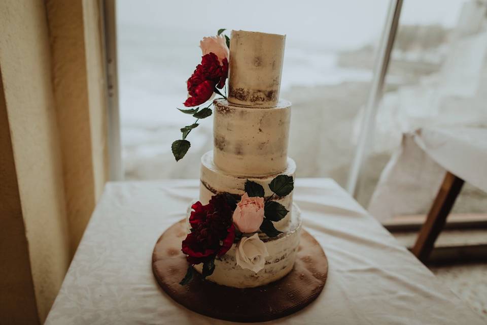 Macarena wedding cake