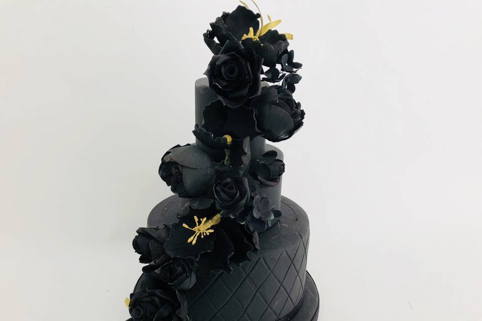 Black & gold wedding cake