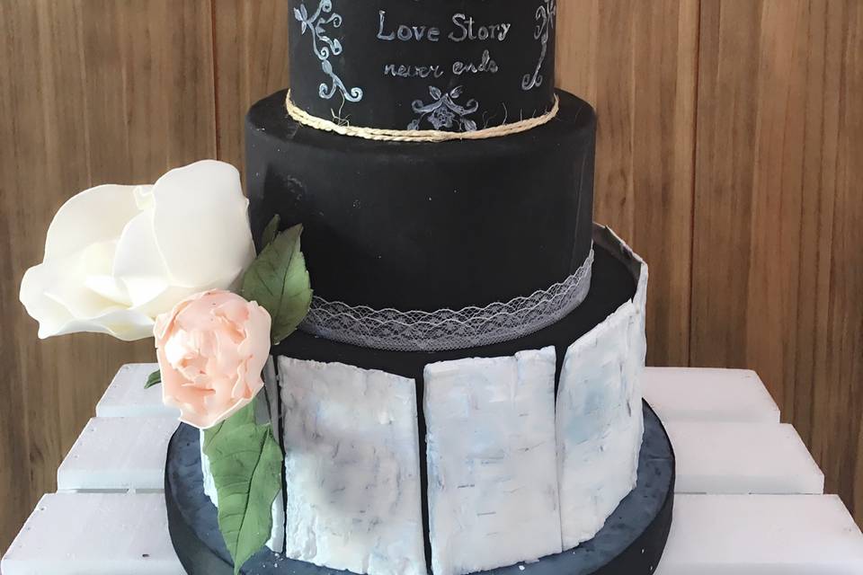 Chalkboard rustic wedding cake