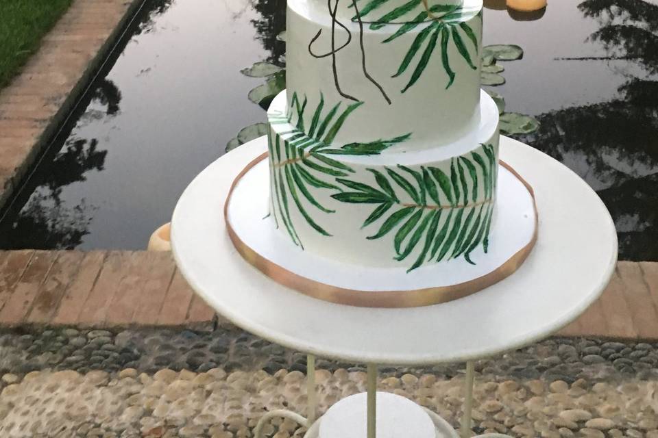 Jungle chic wedding cake