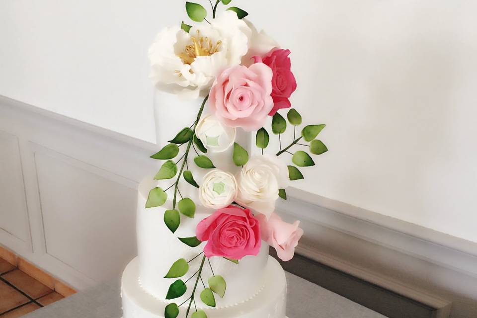 Clasicc roses wedding cake