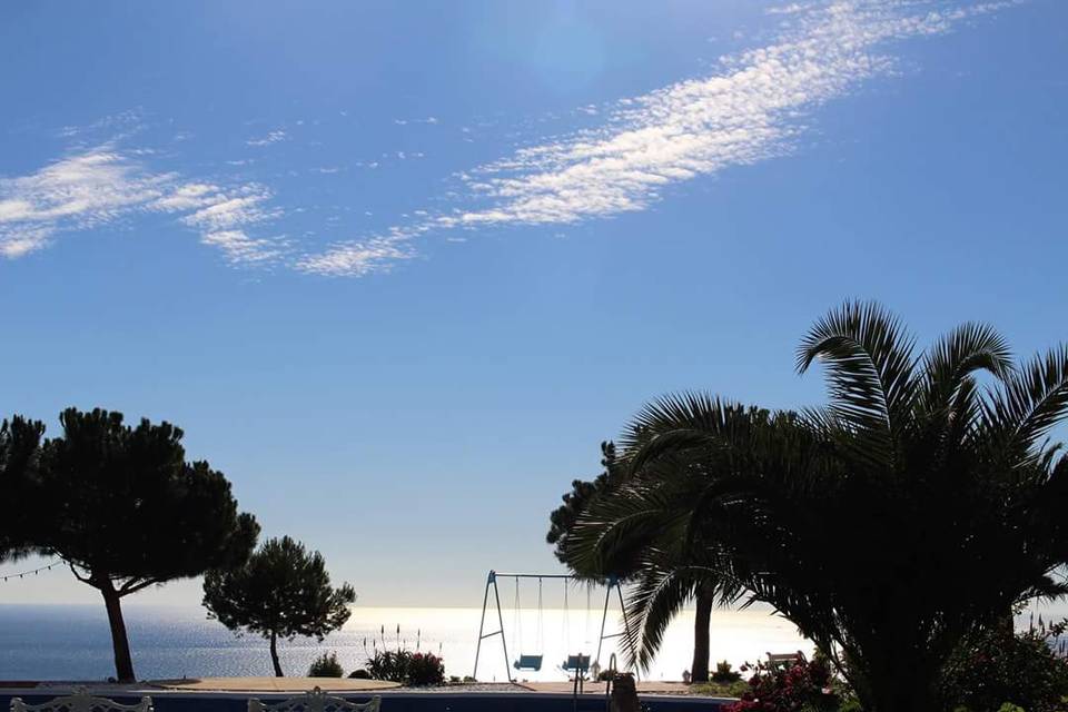 Azules de cielo y mar