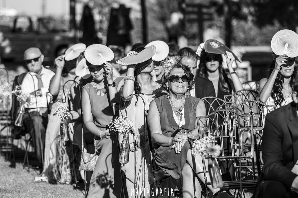 Casando a los novios al sol