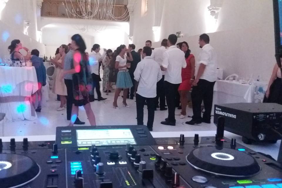 Disc jockey boda en Pamplona