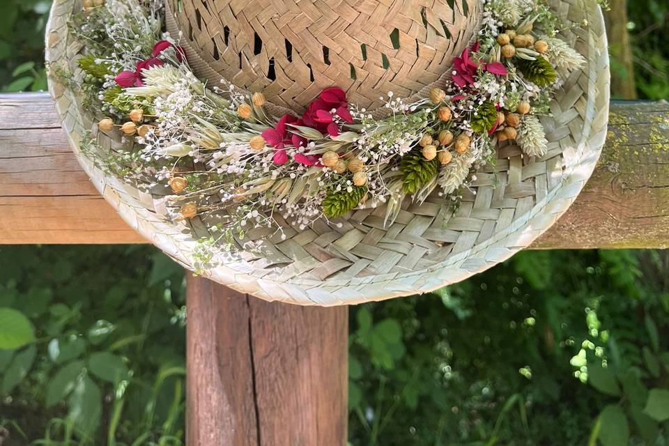Sombrero con flores