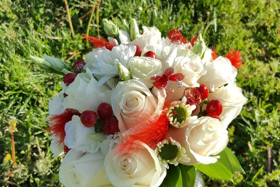 Bouquet en blanco y rojo