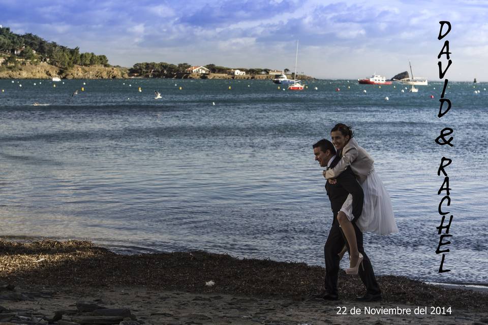 Los novios en la playa