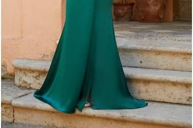 Vestido ajustado verde plumas