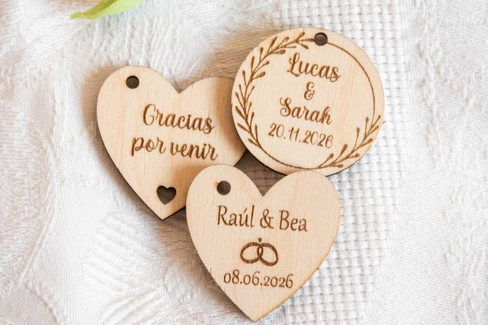 Etiquetas de madera para los detalles