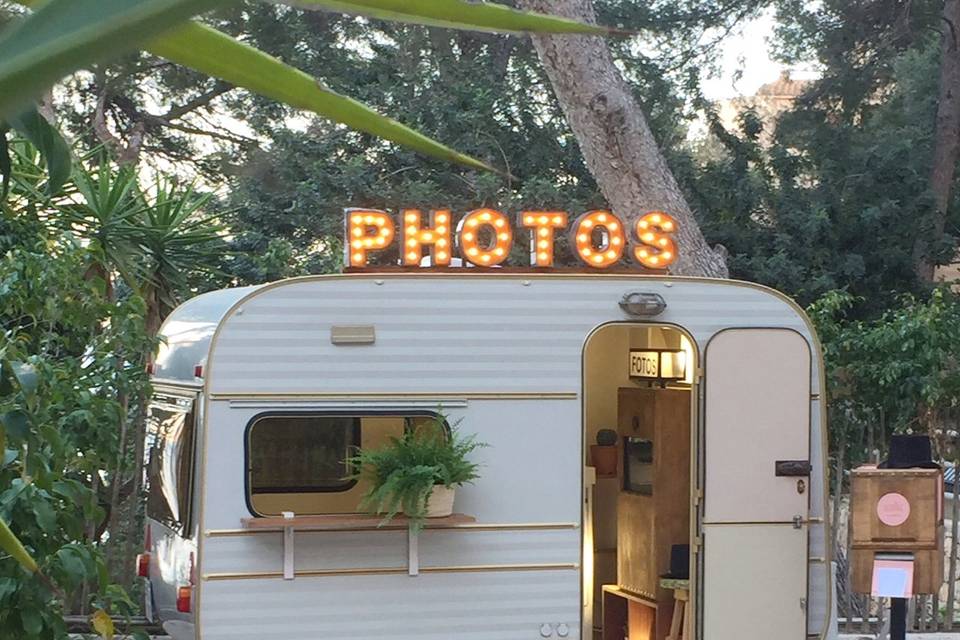 Brunette Caravan