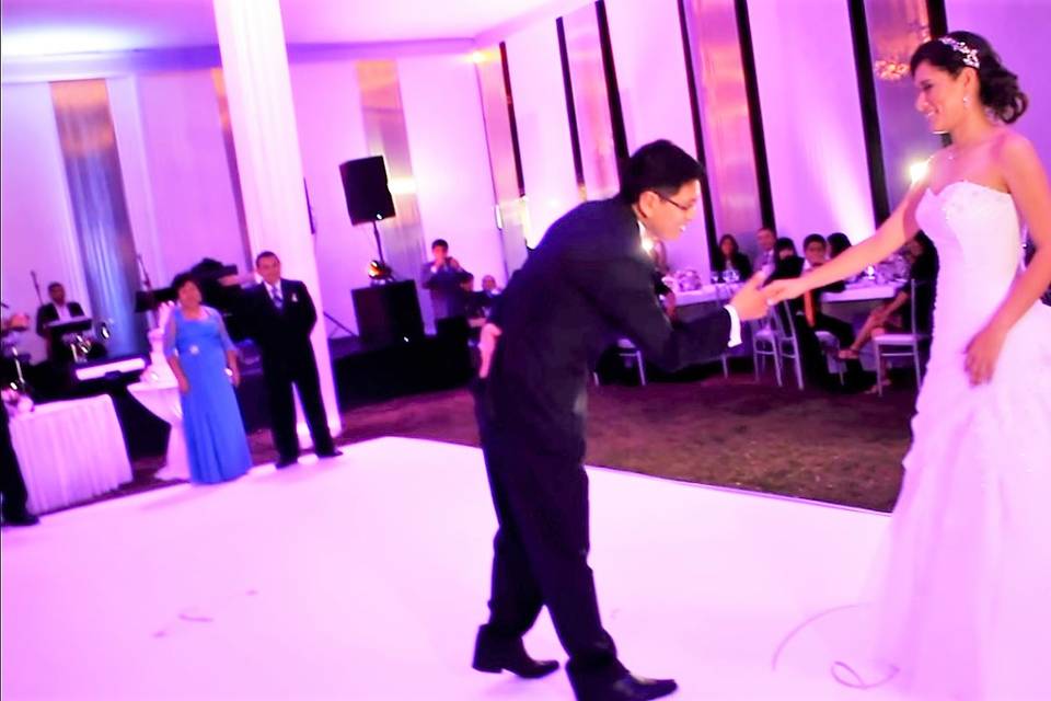 Dancing Bodas